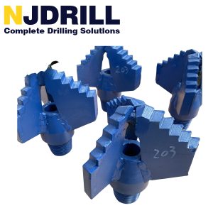 Three-blade scraper drill bit